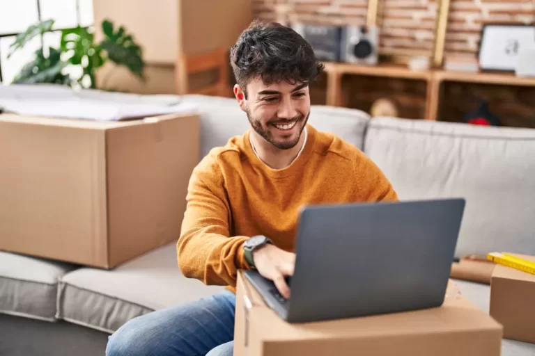 Campusville Student On Computer